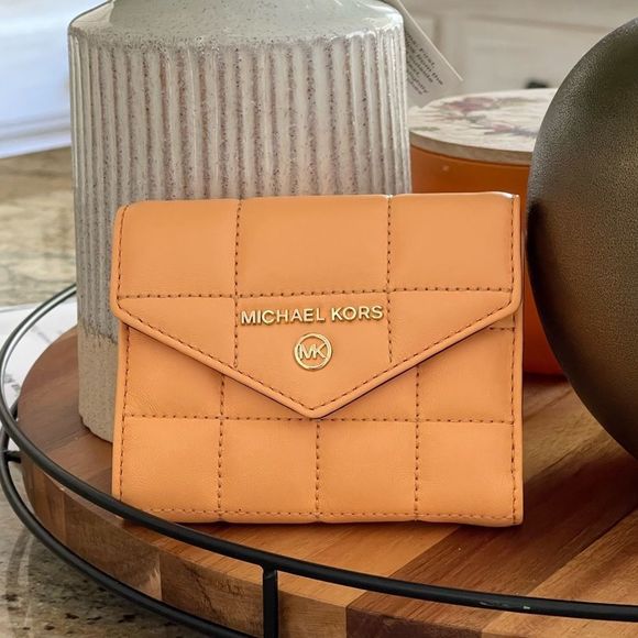 New Mk 👑 medium trifold wallet - Picture 7 of 7